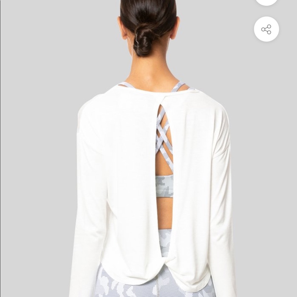 ALIA Twist Back Ivory Yoga Shirt 🧘‍♀️💕